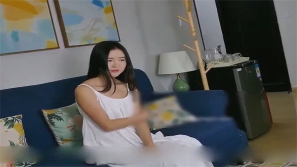 裸拍摄影师於约拍学生妹乖乖被摸胸摸逼