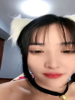 烈焰红唇漂亮小姐姐道具激情自慰开档情趣内裤，双指插入猛扣_